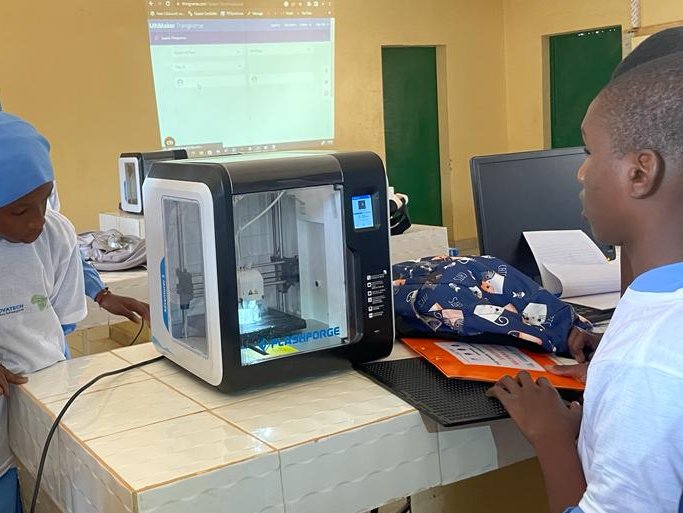 L'inclusion est une valeur fondamentale de l'<a href="/UNESCO_fr/">UNESCO en français</a>, qui s'engage pour une #éducation aux #STEM accessible à tous.
Nous sommes inspirés par Harissou Issoufou, élève non voyant de 5ème au collège secondaire de Bassora au #Niger, qui explore l'utilisation de l'impression 3D.