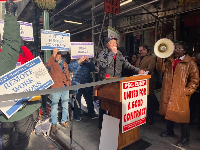 WPeriyasamy's tweet photo. Humbling to spend time this morn w/ member leaders of @PSC_CUNY. Students, faculty, staff &amp; allies all turned out early today to advocate for a fair contract - for pay parity, good benefits, dignified working conditions and more. We must have their backs. #ComeToTheTableCUNY https://t.co/r6LWdDPnHP