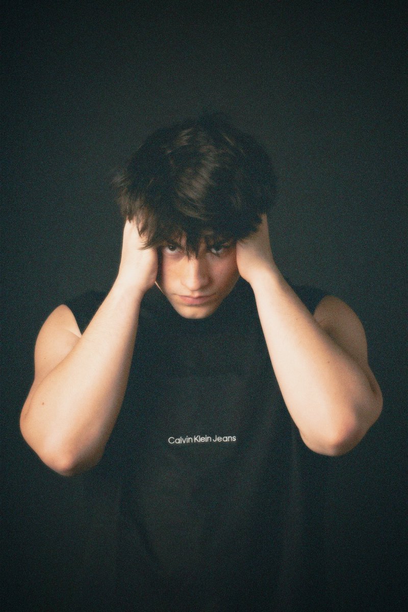 miguelfersou's tweet photo. Calvin Klein https://t.co/zyCKke14IF