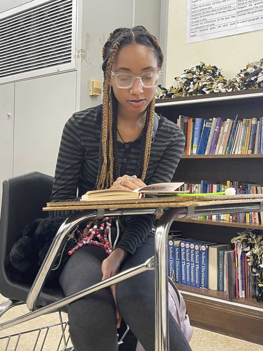 CoachYoung0988's tweet photo. Happy “Read Across America Week”! #FMSReads @FairfieldMiddle https://t.co/ckyha7ljUn
