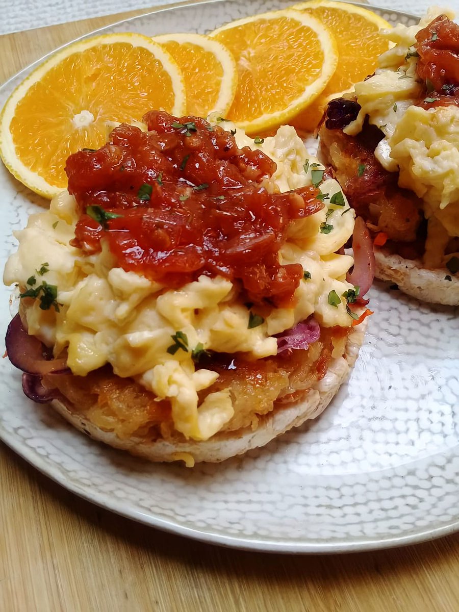 DieksTshabalala's tweet image. Another week of #HealthyLivingChallenge. 

Some  @tasticricesa Loaded Rice Cakes. With home made Hashbrown, Tomato Relish, Red onions &amp;amp; Scrambled Eggs.

#HealthyLivingChallenge #PerfectEverytime #TasticNaturesRice