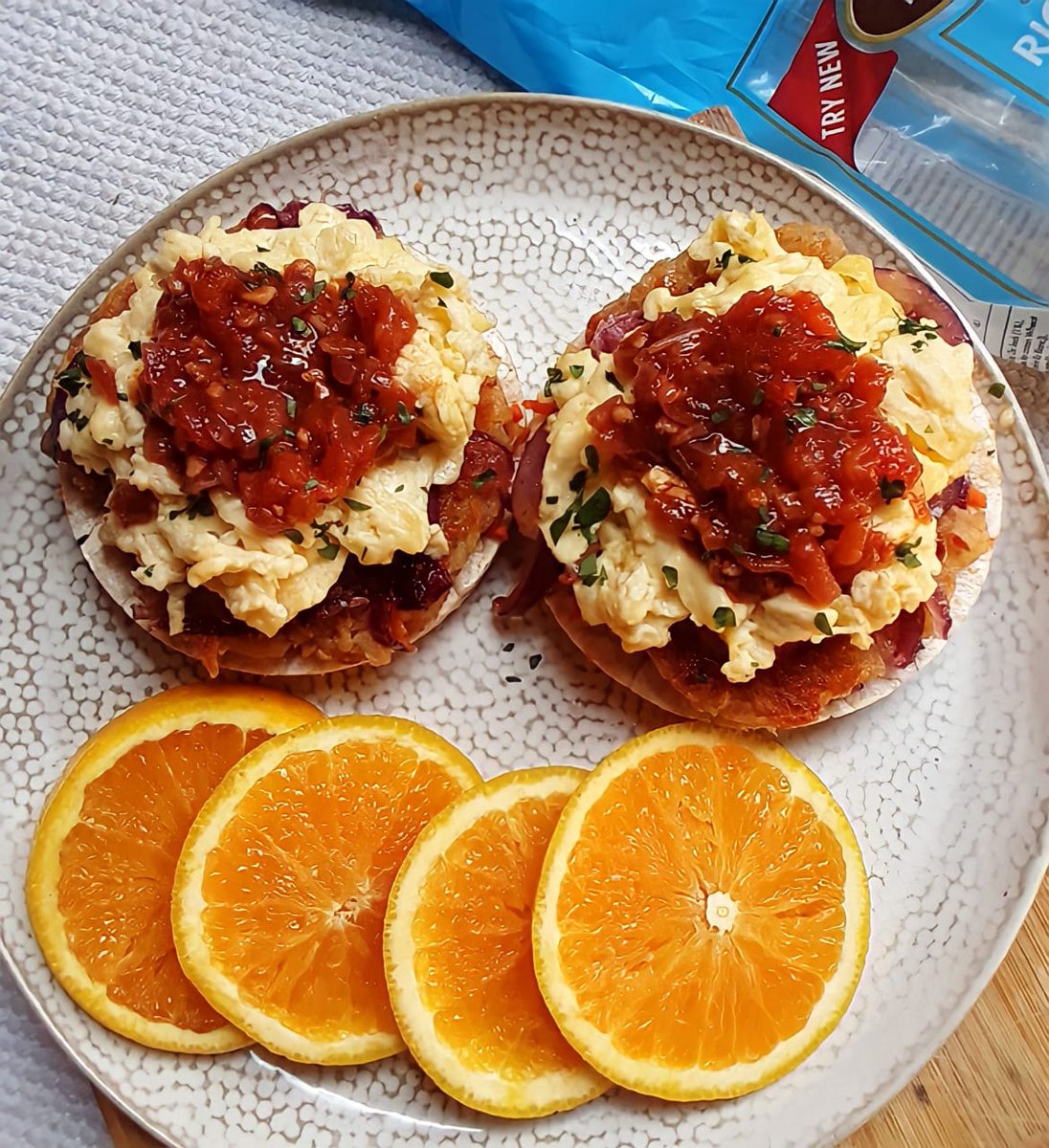 DieksTshabalala's tweet image. Another week of #HealthyLivingChallenge. 

Some  @tasticricesa Loaded Rice Cakes. With home made Hashbrown, Tomato Relish, Red onions &amp;amp; Scrambled Eggs.

#HealthyLivingChallenge #PerfectEverytime #TasticNaturesRice