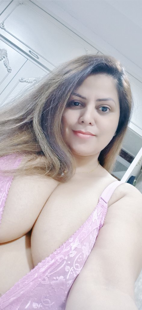 sapnasappuu's tweet photo. I am an Artist in Bollywood bold industry. I show my body and run home, Do you have any problem ?? If you have problem, then you give us money for survive (expenses). You are the world's worst Husband and Father, you should be kill yourself in a handful of water. We hate you 😣😈 https://t.co/R2PwEzyjVm