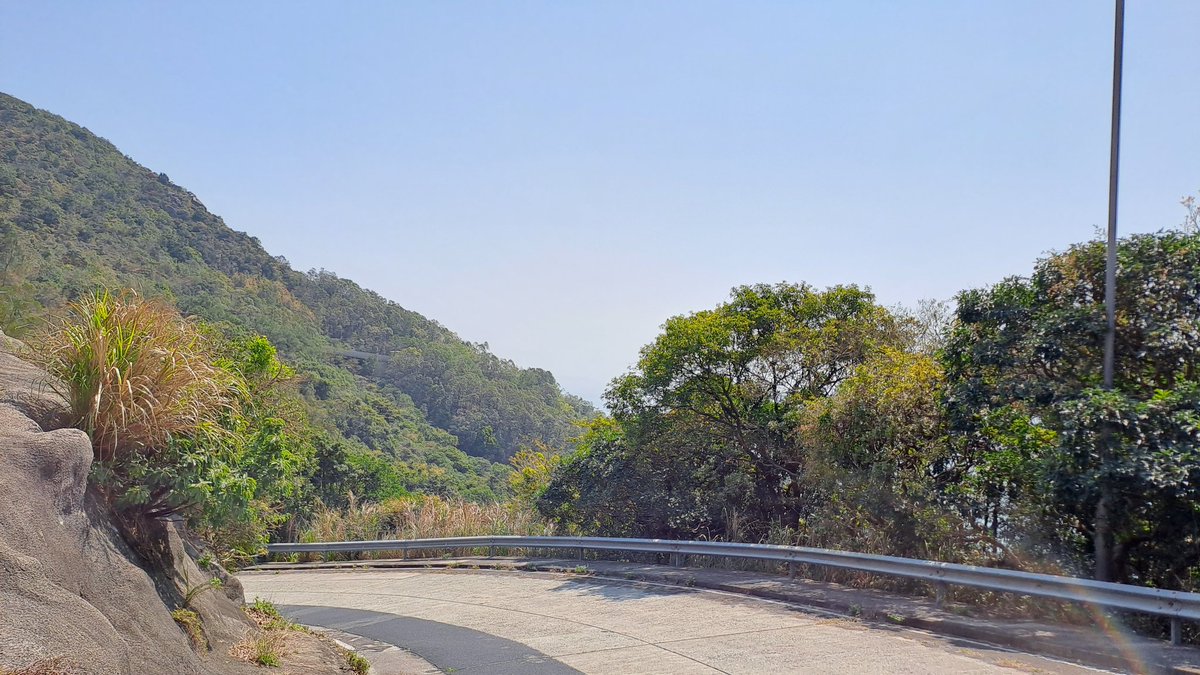 HN9680's tweet photo. 封閉道路 - 舊東涌道
Closed road - Old Tung Chung Road
#hongkong #TungChung #old #closedRoad #lantaulisiand https://t.co/8lUgZ2skTM