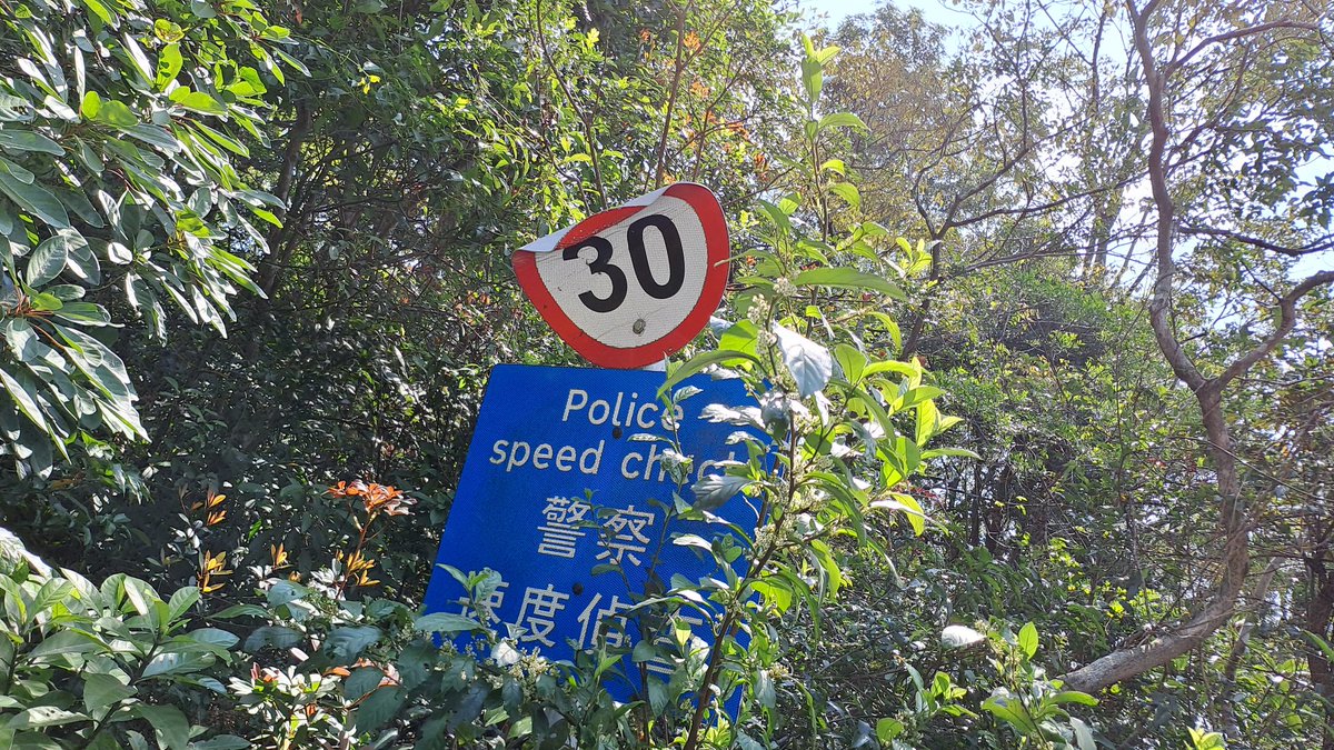 HN9680's tweet photo. 封閉道路 - 舊東涌道
Closed road - Old Tung Chung Road
#hongkong #TungChung #old #closedRoad #lantaulisiand https://t.co/8lUgZ2skTM