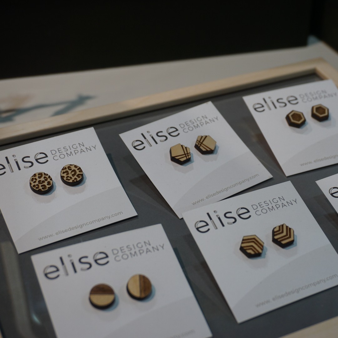 Look at these adorable earrings created by @Elisedesigncompany, known for crafting exquisite jewelry suitable for sensitive skin.

#AmericanHandcrafted #handmade #handmadewithlove #hechoamano #day3 #tradeshow #wholesale #handmadeproducts