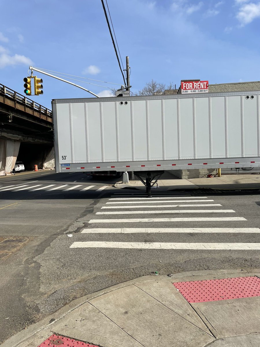 csandersonlaw's tweet photo. Wtf there’s an illegal 53 w no wheels at 3rd Ave and 30 street blocking cross walk @NYC_DOT @NYPD72pct this seems suspicious &amp; dangerous https://t.co/IF1pto8d8q