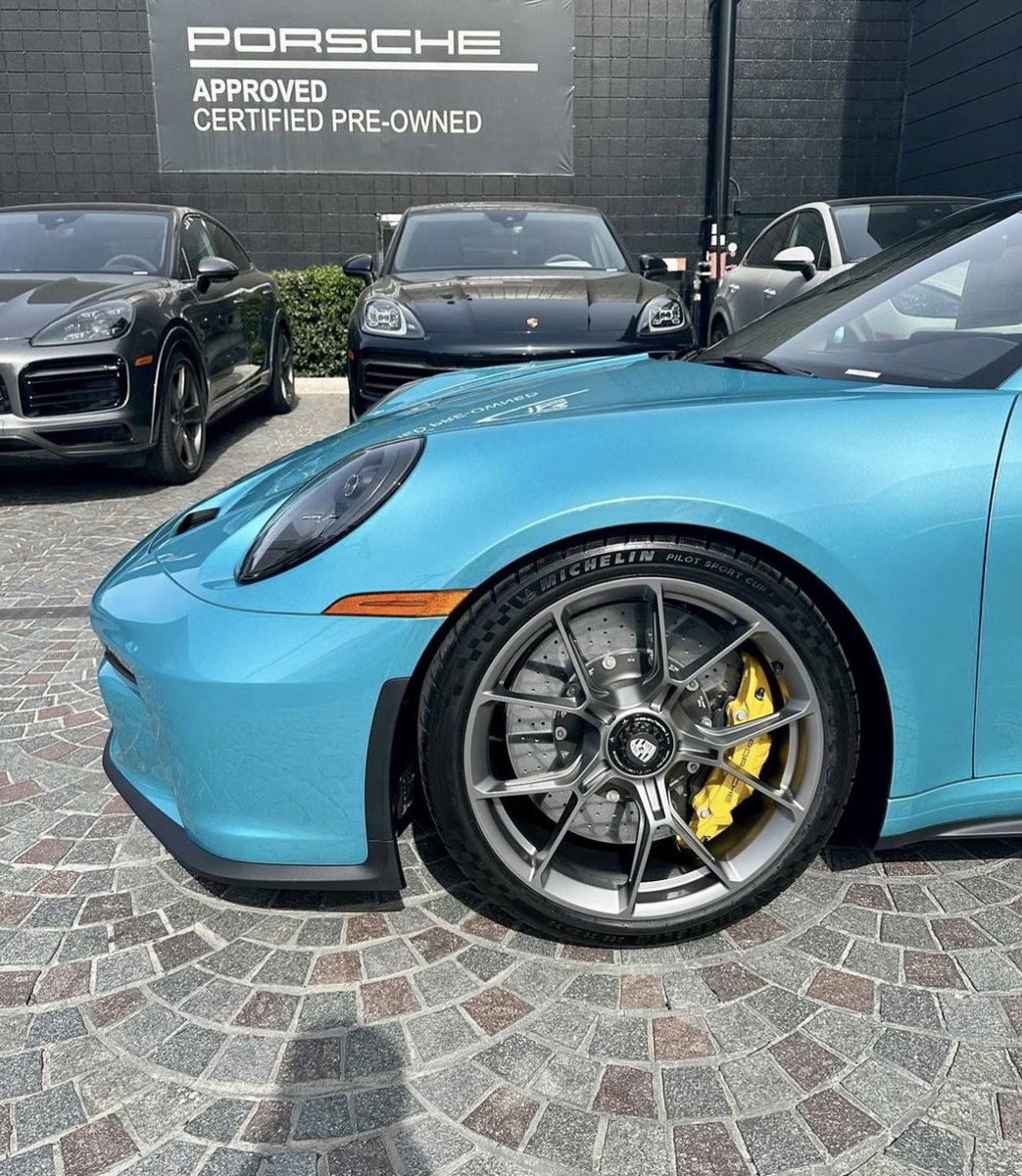 Paint-to-Sample Ipanema Blue Metallic 992 GT3 Touring