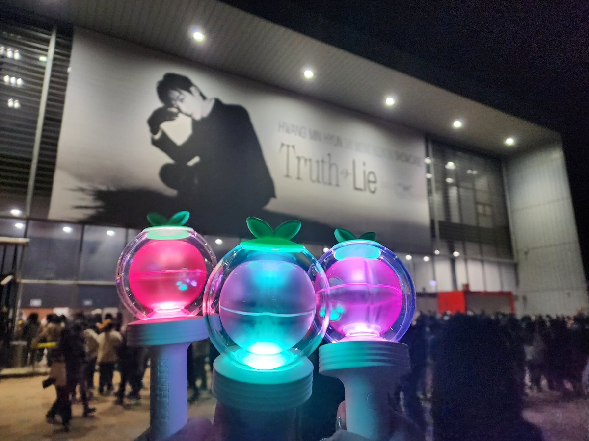 hmhfox5's tweet image. 솔앨 데뷔 황도길만 걷쟈 🧡
타이틀곡 영상 찍다가 쌩눈으로 보고싶어서 
폰 내려놓음 퀄 미쳐써🥺