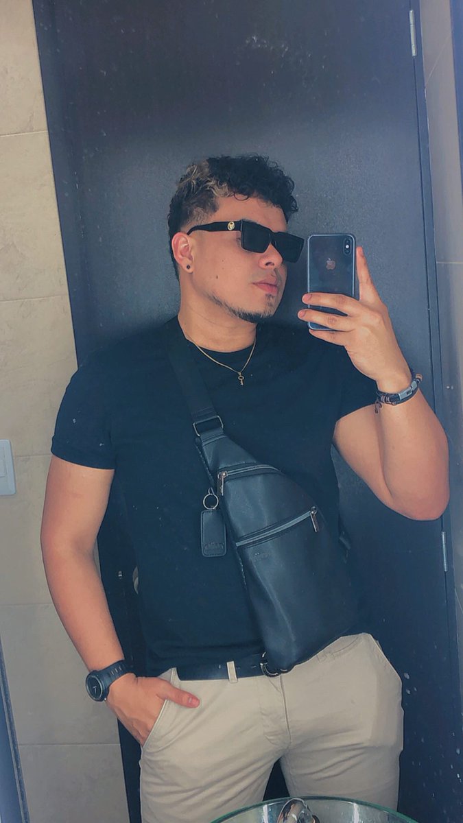 soydaniel_24's tweet photo. ��🖤 #boy #good #gay #hot #venezuela #colombia https://t.co/tyWjalJjHn
