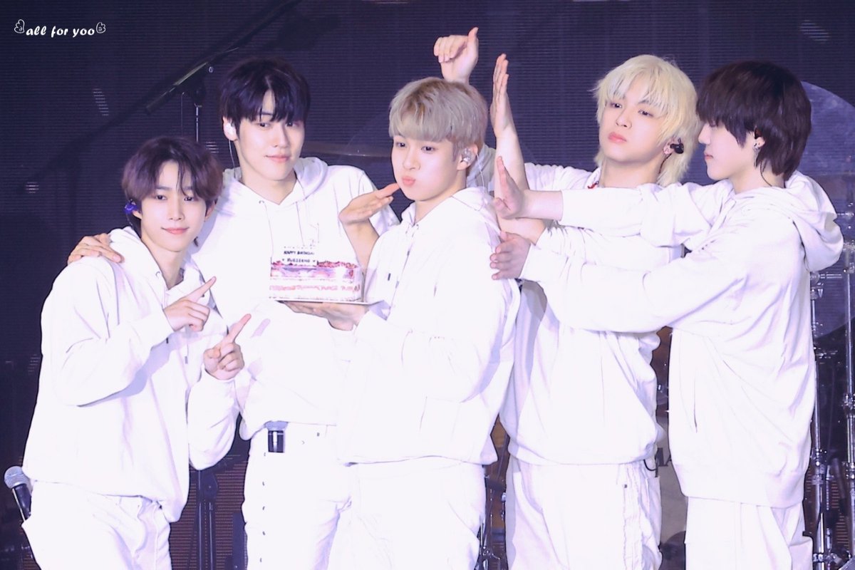 lee950228's tweet photo. 생일축하해!! 

#유회승 #YOOHWESEUNG
#엔플라잉 #NFlying
#너를위한_봄이온대_회승아
#HAPPY_HWESEUNG_DAY https://t.co/OIYkKb1xZp