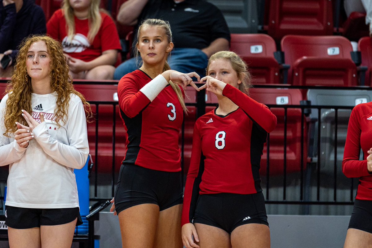 𝐄𝐋𝐄𝐕𝐄𝐍. 𝐌𝐎𝐑𝐄. 𝐃𝐀𝐘𝐒!

Today’s player spotlight is on freshman Luci Wilkinson who will be no. 11 for the Gamecocks this Spring! The former Bayside Academy star saw action in nine sets in the fall. 🐔🏐