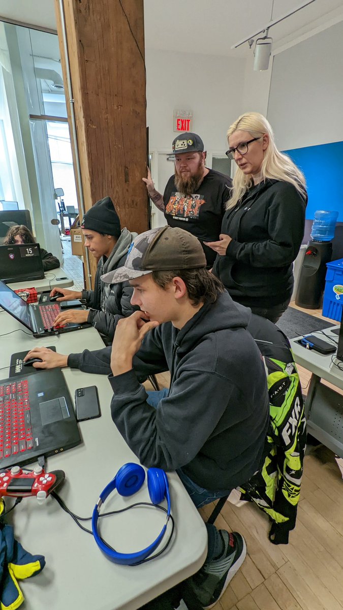 Big thanks to <a href="/ThomasWinkley/">Thomas Winkley</a> &amp; Joy Horvath from <a href="/Unity/">Unity</a> for joining us! Our Exchange MET students had a blast sharing their video game projects with you. @newmediamanitoba