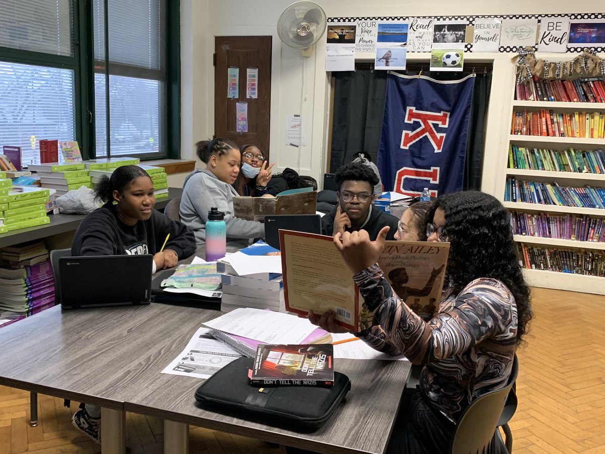 mrs_jkelly's tweet photo. We are practicing our roles for Literature Circles with picture books today. The sound of students reading to each other and having discussions about what they are reading is #awesome ! #BeEvergreen #Classof2023 https://t.co/tDftho3lC3
