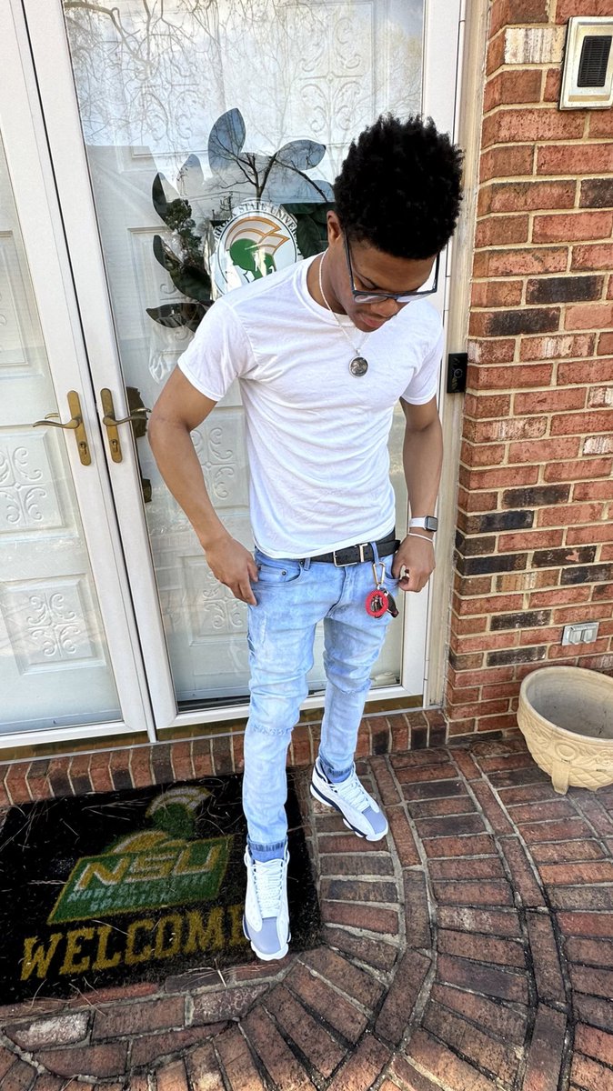 7FiveTrell's tweet image. Hi…I’m normal