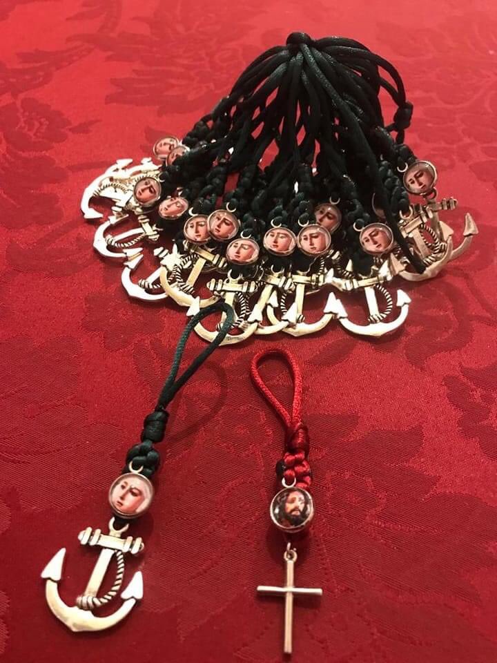 ⚓️ DE ESPERANZA ✝️ DE AMOR

Como ya pasara el año pasado, vuelve a salir la calle la campaña #AncladeEsperanza y a la que sumamos #CruzdeAmor. 

Hazte con alguna de ellas por 5€ y retíralas tras la Semana Santa. También vía WhatsApp y Bizum de la hermandad. 623427105