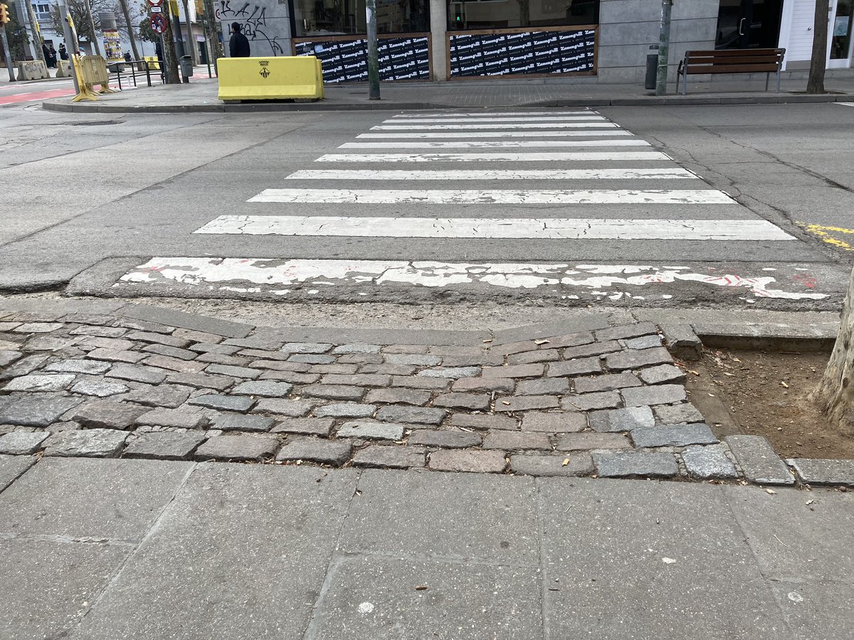 joan_pahisa's tweet photo. La #GranVia, la #CreuAlta i altres zones de #Sabadell estan plenes de problemes d’accessibilitat que fan que circular-hi sigui molt perillós per les persones amb #discapacitat, gent gran, etc. Crec que l’accessibilitat a una ciutat de +200m hab. hauria de ser una prioritat. (2/3) https://t.co/MURMvOVFhN