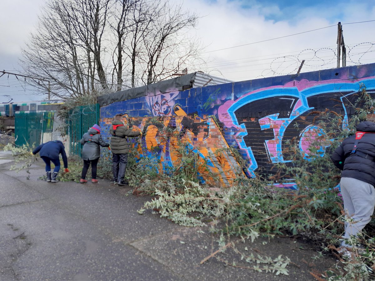 Ellie_WattonCRT's tweet photo. A great day out with @wolvcoll completing a litter pick & vegetation work on the #Newmainline #canal.
Great work all, thank you! π ππΌ
#Volunteerbywater
@CanalRiverTrust
@CRTWestMidlands https://t.co/BdAYvfqtJ4