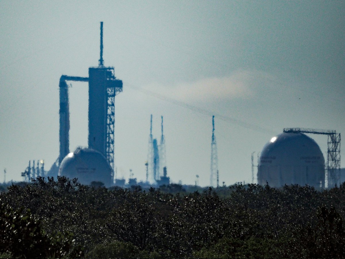 MadeOnEarthFou1's tweet photo. @SpaceX #Falcon18 for #Crew6 and #Starlink at @NASAKennedy and @SLDelta45 https://t.co/uVbL5Vd55P