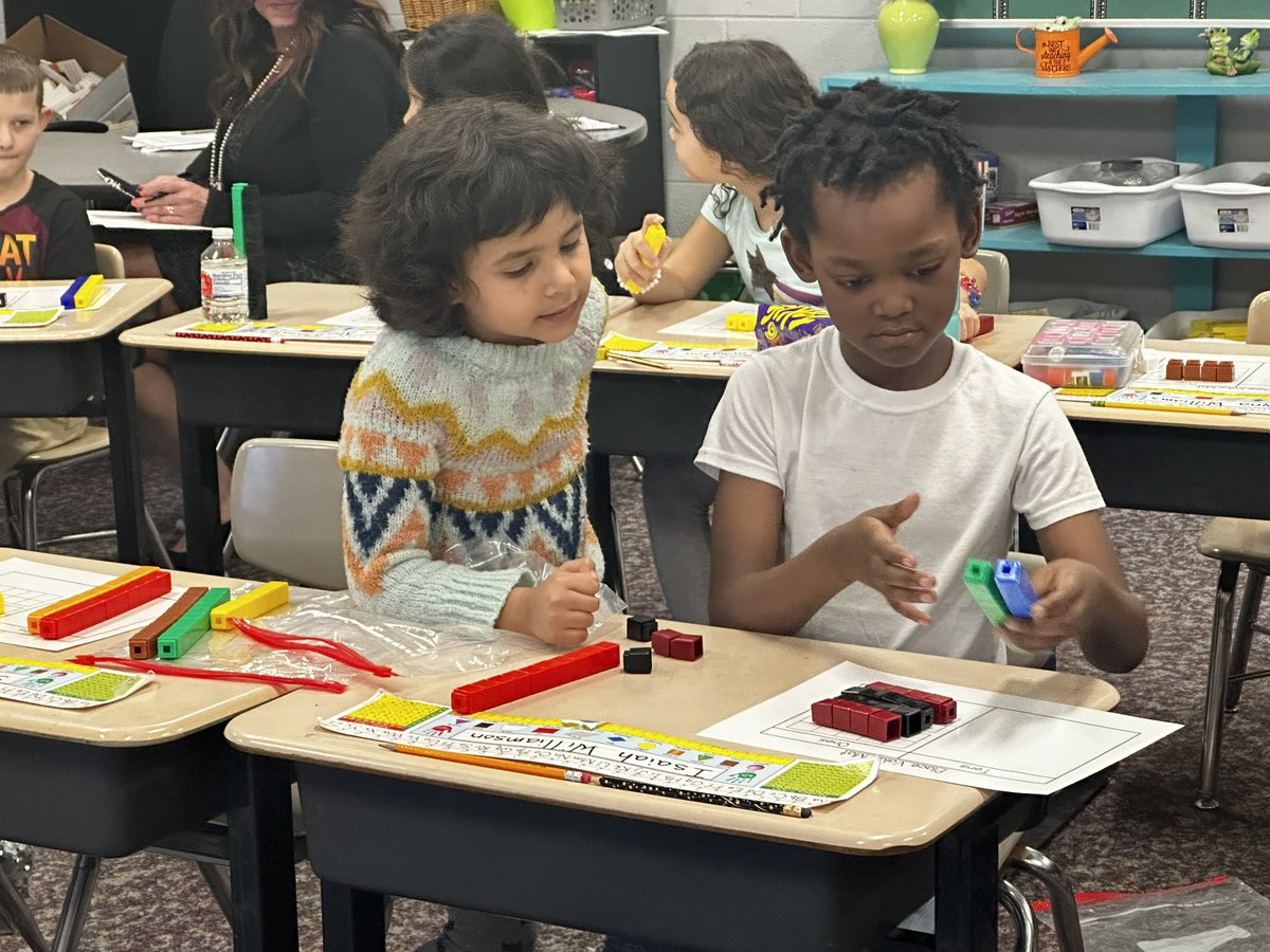CLAchargers's tweet photo. Charger Mathematicians are hard at work sharing their thinking with their peers! @CindyCliche1 #mathchat #principlestoaction #weLOVEmath https://t.co/Xd4OMO3R8m