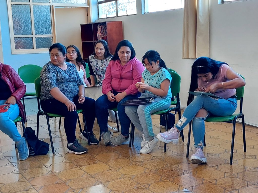 SecMujerTunja's tweet photo. 30 mujeres de la estrategia Familias en Acción, realizaron curso de Emprendimiento de Bisutería en la Casa de Mujeres Empoderadas, con el fin de crear su propio negocio y mejorar sus condiciones de vida. 

#FamiliasEnAcción
#TunjaLaCapitalQueNosUne https://t.co/OTLxPCNJHG