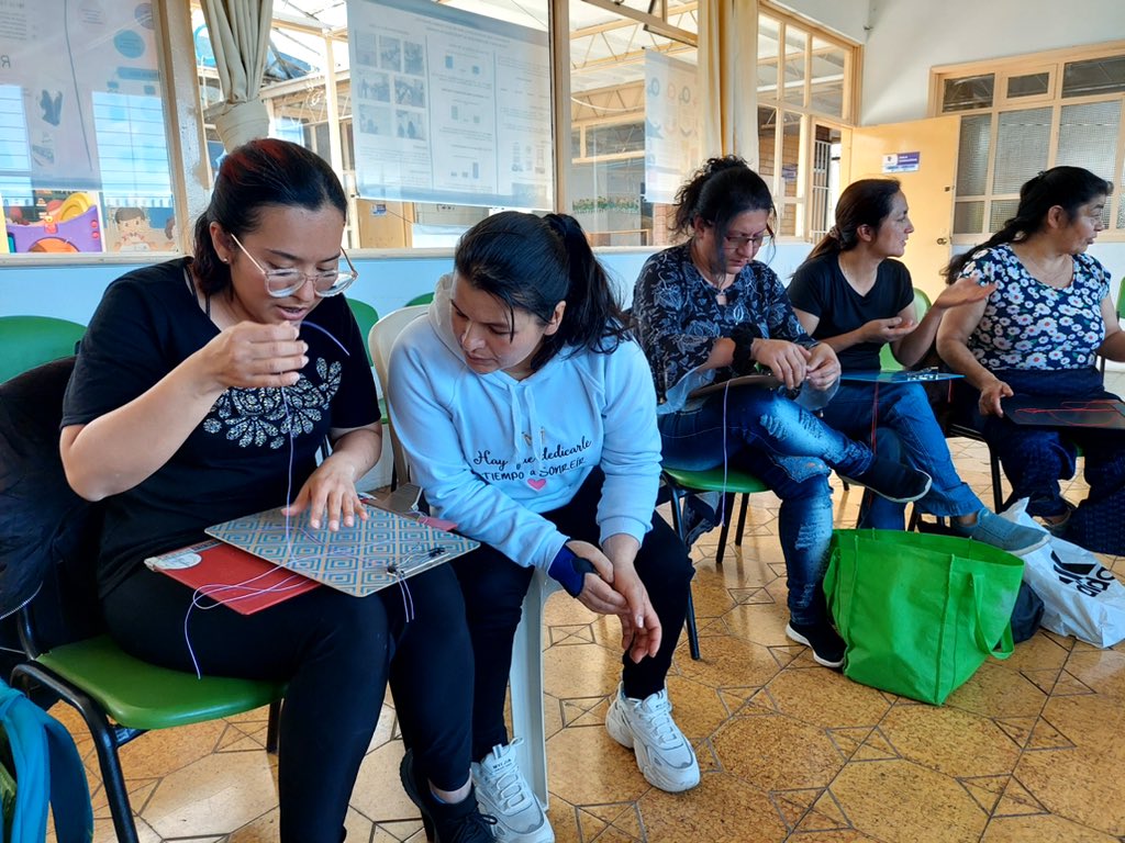 SecMujerTunja's tweet photo. 30 mujeres de la estrategia Familias en Acción, realizaron curso de Emprendimiento de Bisutería en la Casa de Mujeres Empoderadas, con el fin de crear su propio negocio y mejorar sus condiciones de vida. 

#FamiliasEnAcción
#TunjaLaCapitalQueNosUne https://t.co/OTLxPCNJHG