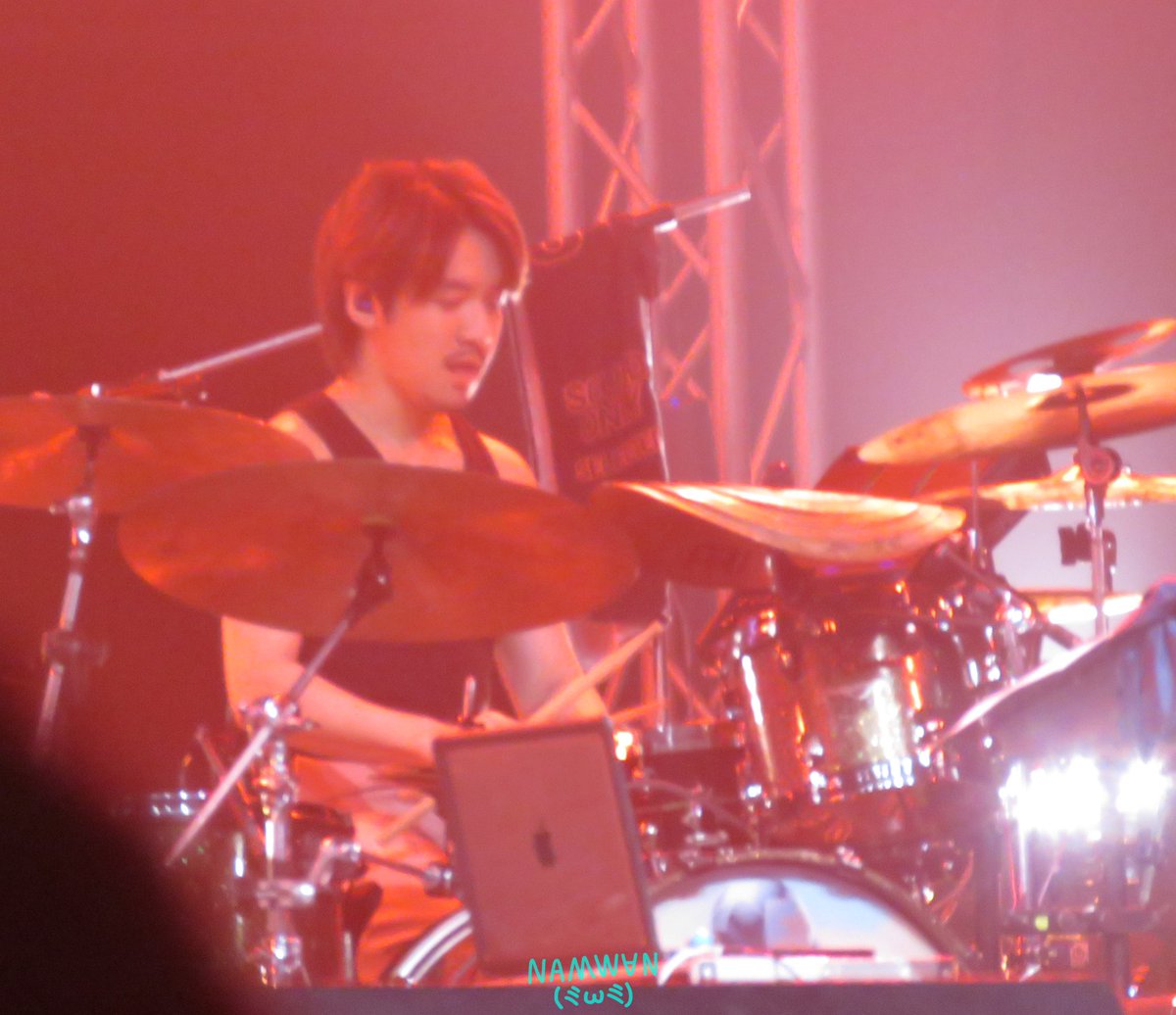 namwanarada's tweet photo. และพี่ไมโล(หรือจารย์ไมของใครหลายๆ คน) #TillyBirds #LeoUnityConcert https://t.co/vXJsKw2UKx