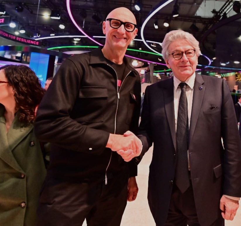 ThierryBreton's tweet photo. Constructive meetings with telcos CEOs today at #MWC23 in Barcelona.

Going beyond copper networks, we need a shared vision on: 

✔️ Building the networks of tomorrow

✔️ Financing the infrastructure for connectivity revolution  

✔️ Strengthening an EU telecoms single market https://t.co/FfZhxKzEsO