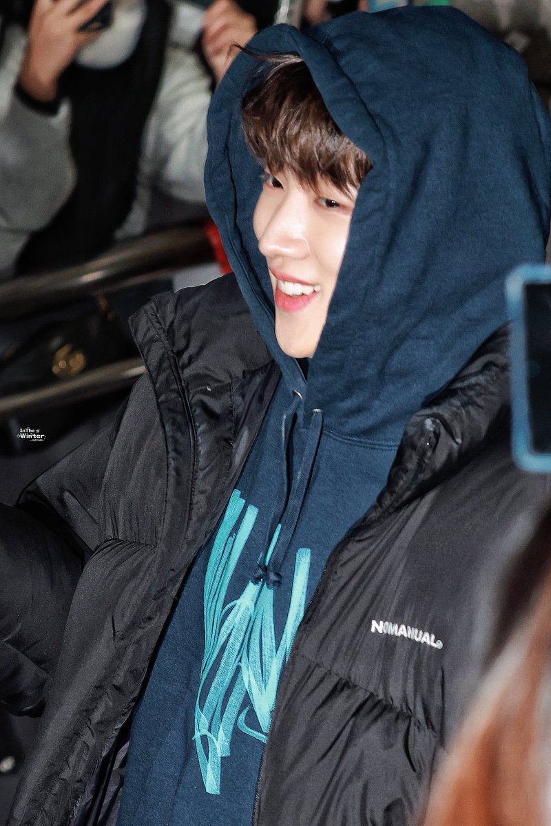 InTheWinter1206's tweet photo. 230228 불명 퇴근 
놀랐어 ㅋㅋㅋ 고생했다🐱
#재찬 #박재찬 #JAECHAN https://t.co/1oruHio4S3
