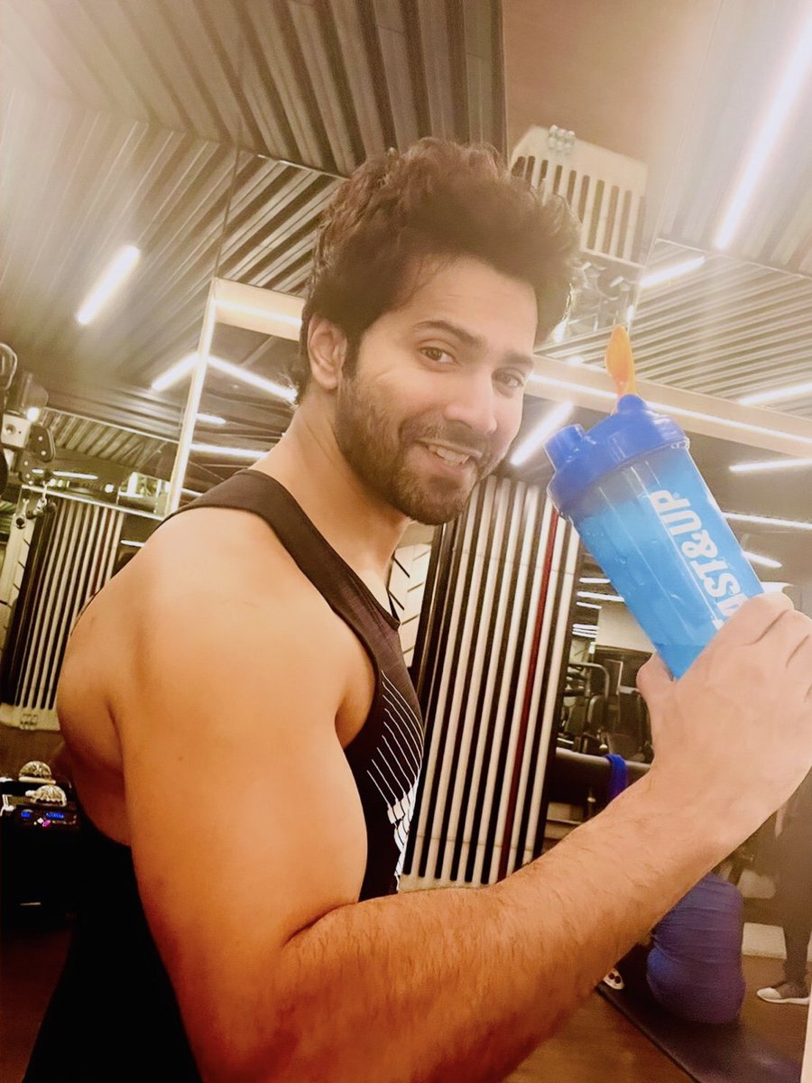 Varun_dvn's tweet photo. Happy National Protein day! Was just in the middle of having my plant protein shake ๐๐ซ
@fastandup_india @theshilpashetty @MasabaG @khanakhazana #Chicnutrix
#nationalproteinday https://t.co/0AaxSFGt2i