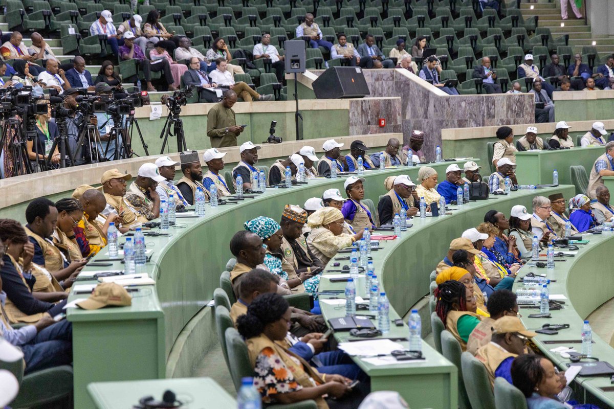 1/5
The head of the AU Election Observers Mission (AUEOM), H.E (Rtd) Uhuru Kenyatta, alongside the head of the Economic Community of West African States (ECOWAS) mission, H.E (Rtd) Bai Koroma, has issued a preliminary statement on their observations of the Nigeria 2023, polls.