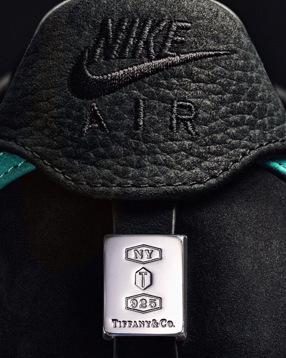meshmonitors_'s tweet photo. Nike x Tiffany Air Force 1 is releasing on March 7 via Nike SNKRS app, retailing at $400.

Despite the retail being very high for an Air Force pair, the resell seems to look very strong for now. If you get the pair, are you going to sell it or keep it as a personal?👇 https://t.co/Y5EyO6fdeK
