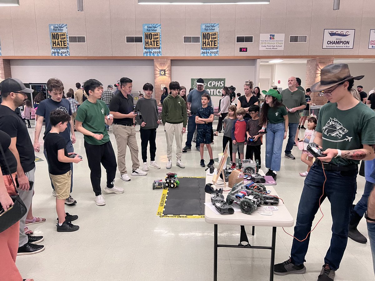 CPHS_RoboBoost's tweet photo. What an amazing turnout for RoboRodeo!  The team had so much fun sharing everything they do and inspiring the next generation to get involved in robotics and STEM!  @FIRSTweets @CPHSNews #robotics #cedarpark https://t.co/5ZNK5EUXO9