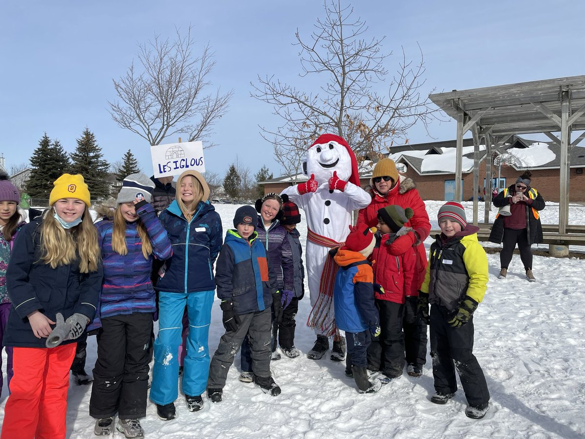 MsBuragina's tweet photo. Le Carnaval d’hiver is in full swing @alcdsb_marg! What a perfect winter day to have fun outside! @alcdsb Bonhomme est dans la masion!! https://t.co/xAfXqwOk2V