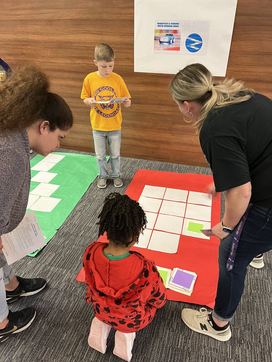 ESC11Library's tweet photo. Coding with Colors with 2nd grade game creators is a favorite in the Student Showcase! #R11STEAMCarnival https://t.co/mtDnnobBn7