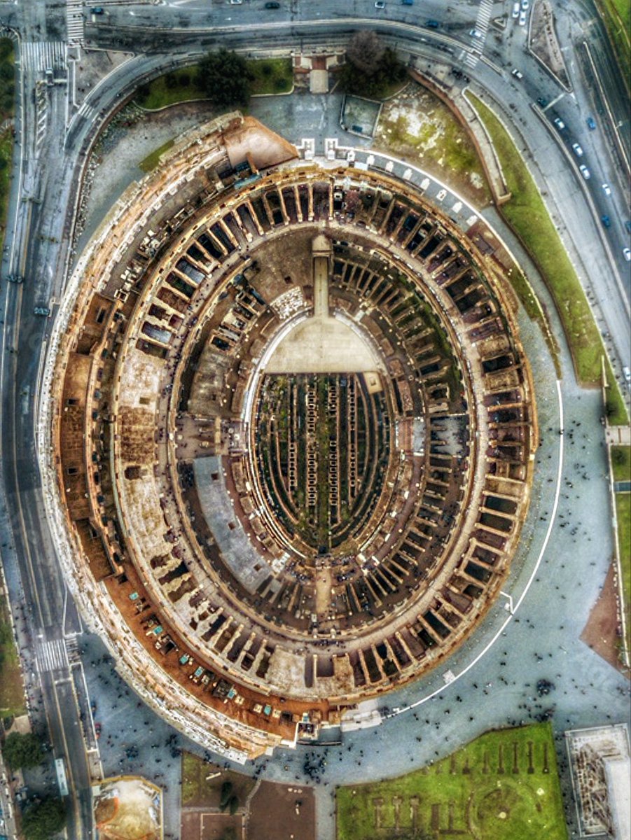 ArysPan's tweet photo. Bird's-eye view of the Colosseum https://t.co/F9wfjU4uWD