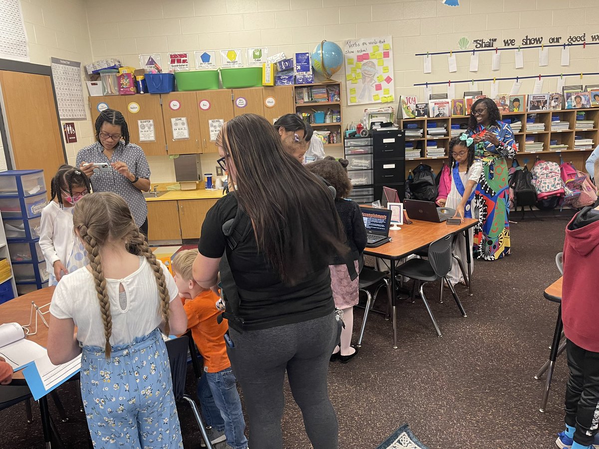 lophipps's tweet photo. I enjoyed visiting @ShulersClass to learn about African American’s contributions and accomplishments! Many students chose to use Google Slides to present their information. @CatawbaTrail @RichlandTwo https://t.co/6Fa3KoueQ8
