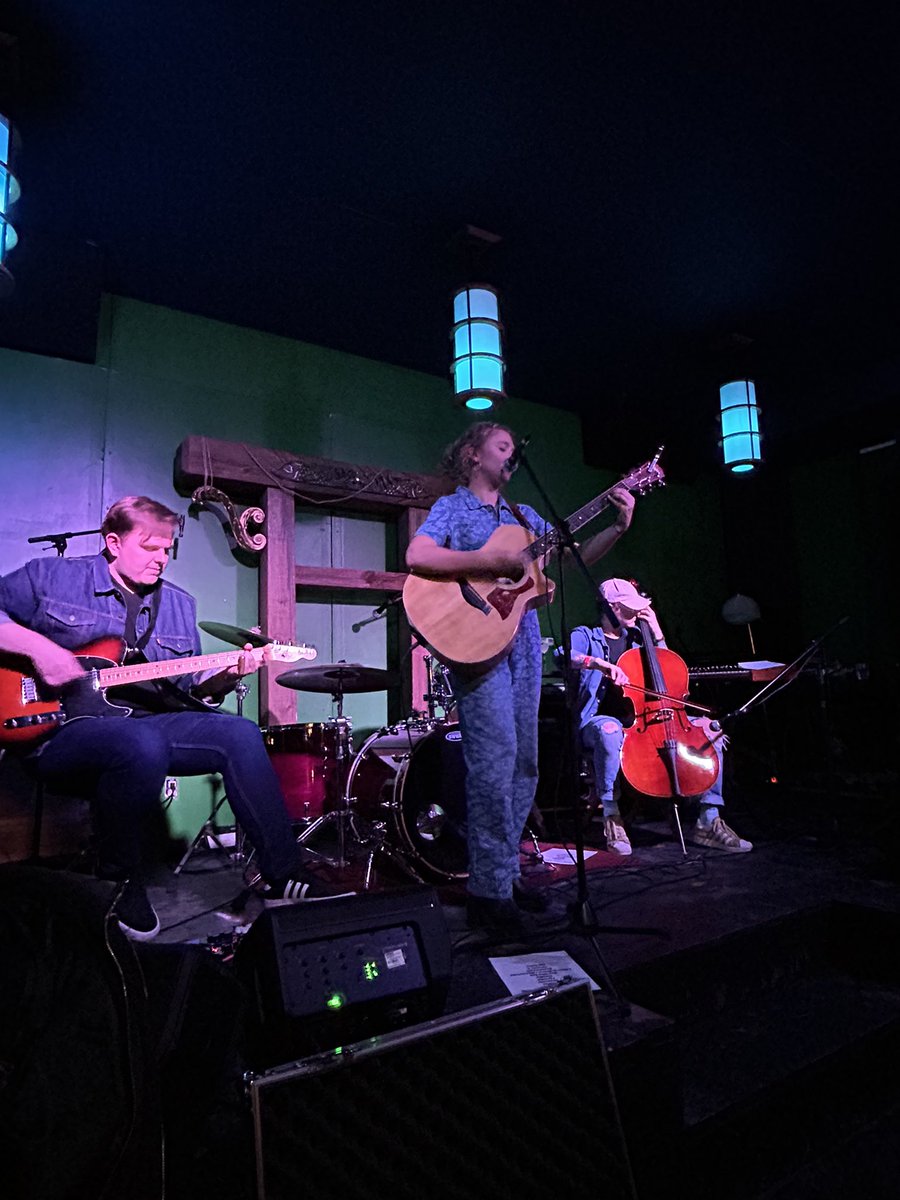 had a folking fantastic time playing at <a href="/WinterfolkTO/">Winterfolk Toronto</a> this year w/ my troubadour trio and lovely panel mates <a href="/joeyoneil/">Joey O'Neil</a> <a href="/MissTaniaJoy/">Tania Joy</a>! a big cozy thank you to everyone who packed our houses &amp; sang our words back to us. 

lots more Camie shows tba! next up: <a href="/folkawards/">Canadian Folk Music Awards</a> april 1st!