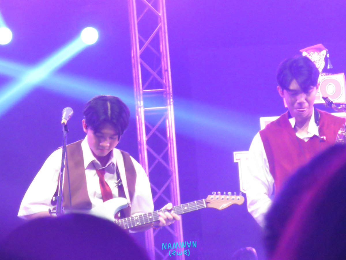 namwanarada's tweet photo. และวงแชมป์ REUNION มีเซอร์ไพรส์ด้วย ตอนท้ายๆ
(ได้มุมที่ไม่ต้องคอยหลบคนบังแล้ว รูปก็ดีขึ้นตาม เย้ๆ)
#LeoUnityConcert https://t.co/i7rNTk0dPM