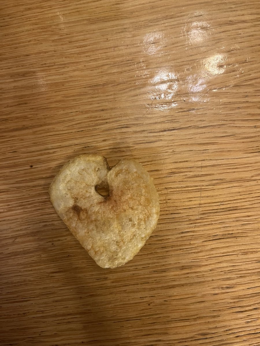 mrshindley85's tweet photo. @walkers_crisps #LoveFromWalkers https://t.co/Sfeo9HeOwn
