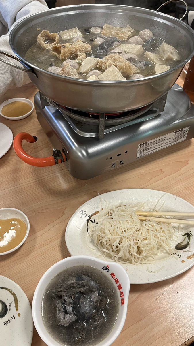 鄭重的告訴各位
薑母雞才是最好吃的。