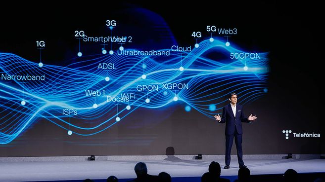 ComputerworldES's tweet image. La @GSMA con el apoyo de 21 operadores de alrededor del mundo han lanzado una iniciativa denominada #OpenGateway, que tiene como objetivo abrir las redes de #telecomunicaciones a desarrolladores, y así, impulsar la #innovación y la creación de nuevas #apps bit.ly/41yeT0G