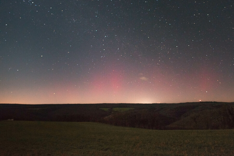 Mediavenir's tweet photo. 🌌🇫🇷 FLASH - Des aurores boréales ont pu être observées dans le nord et l’ouest de la #France la nuit dernière. Un phénomène rare dans notre pays, dû à "une forte activité solaire", qui pourrait de nouveau être observable ce soir. (Le Parisien) #auroraborealis https://t.co/GRwvsSLrS6