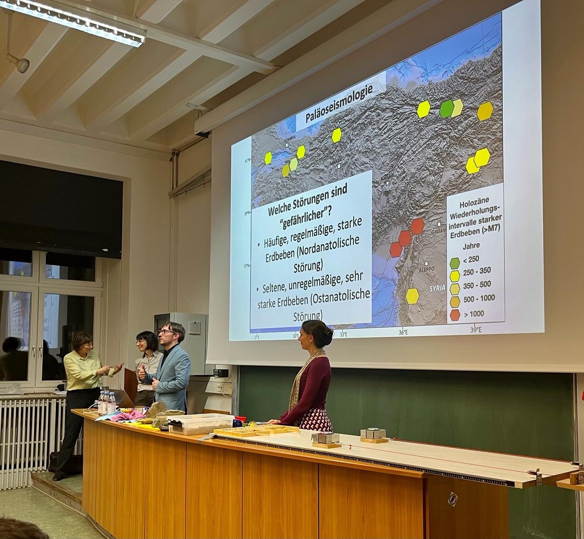 Last week we organized a public scientific lecture about the  causes of the devastating earthquakes in Turkey and their geological context.
Thank you to everyone who attended and added to our discussion afterwards!