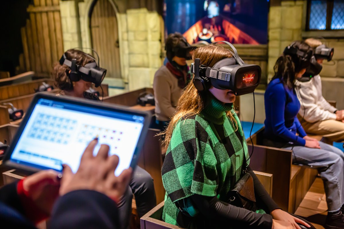 JoraVision's tweet image. We produced the decor for the new Virtual Reality experience of @HistoriumBrugge, Belgium🇧🇪. The experience takes you on a virtual tour through the historical city, where you can see and use your hands! A great addition to the most visited attraction in Bruges and a must see!