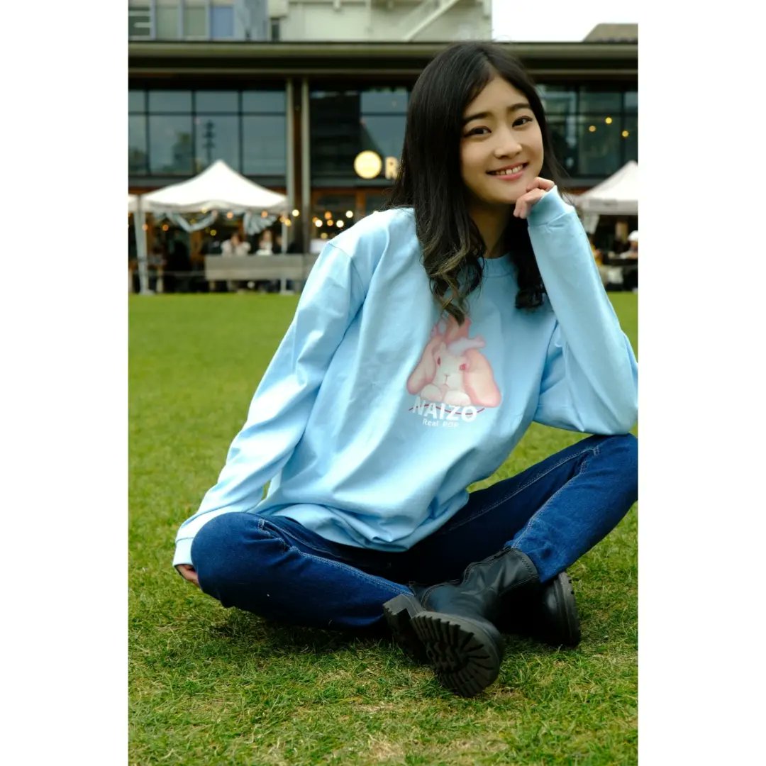 akirasaiun's tweet photo. @naizo7120 さんの心臓ウサギ!
こちらは長袖Tシャツバージョン!
こちらは先日載せたポップなイラストよりもファンシーなウサギちゃん!
#心臓ウサギ
#長袖tシャツ
#tシャツファッション
#naizo さんのTシャツ
#msize
#ファンシーイラスト
#ポートレート好きな人と繋がりたい
#西雲アキラ https://t.co/WWt5TvFr4p