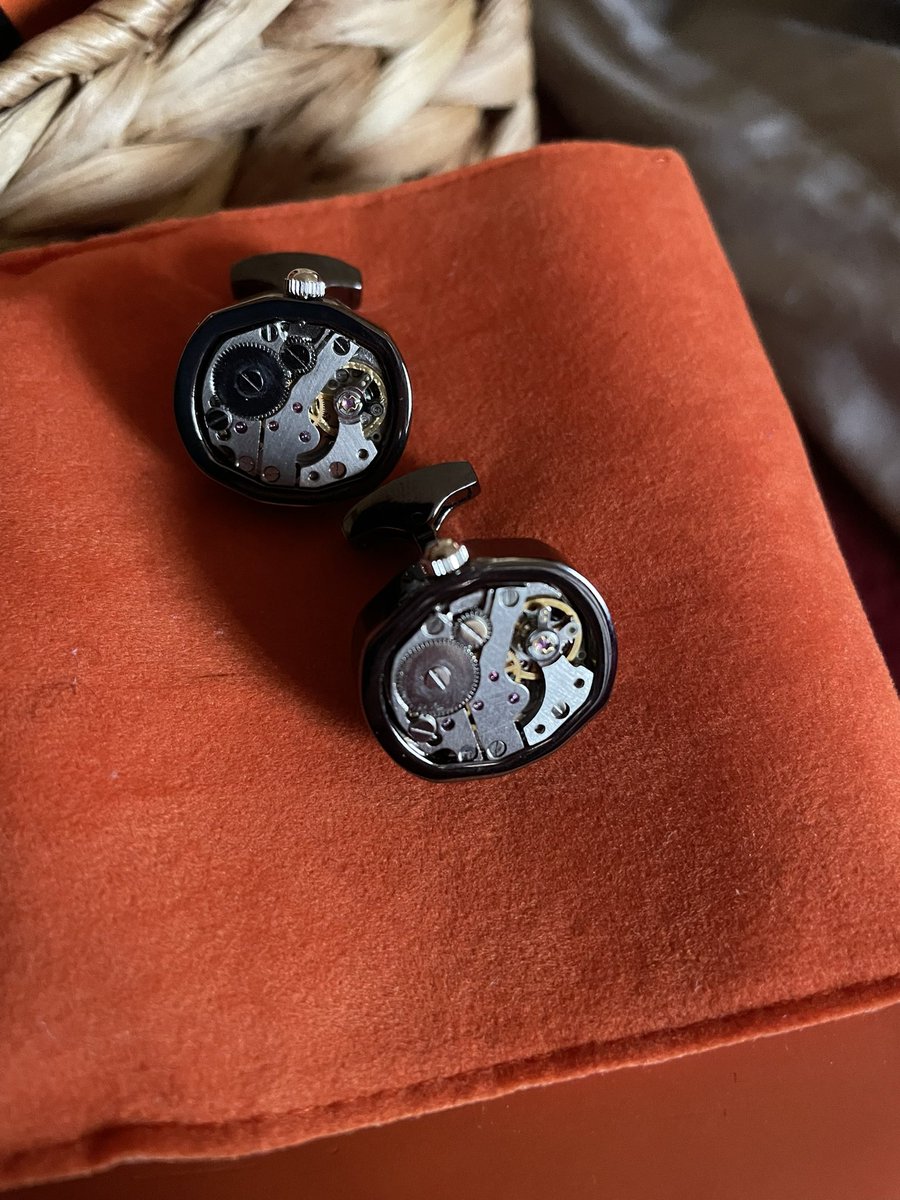 Take a peek at our Our men’s range of cuff links 
For that special occasion, 
#birthdays 
#weddings #grooms #groomsmengifts #elevenseshour