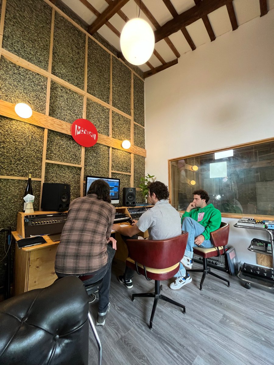 CalaVento's tweet photo. hola! Después de adelantar 4 canciones del nuevo disco, hoy queremos anunciar que: HAY COLABO! 🫂🤝🏼 🧡 un enorme placer y honor que Gorka Urbizu de @berritxarrak haya aportado su talento a una de las canciones de nuestro próximo disco, en breve fecha de salida titulo y todoo🏡 https://t.co/zrXnHULXgf