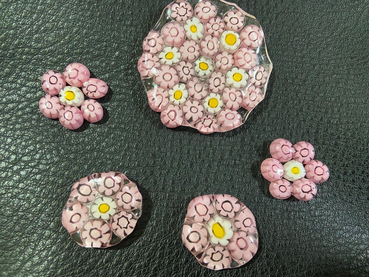 TARAPIART's tweet photo. 新アイテム💝 #桜
#cherryblossoms
#vetroveneziano #ART #Accessories #necklace #Germany #London #Italia #France #handmade #ベネチアンガラス #アクセサリー #ハンドメイド #ピアス #ネックレス #マグネットコサージュ #magnetcorsage #絵 #picture #imatarapi #Christmas #Present #コサージュ https://t.co/nqZiFvN2Uy