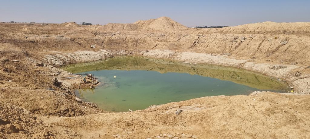 ludovic_pouille's tweet photo. Surpris de découvrir les marais salants de #Qasab au milieu du désert, un miracle géologique qui a transformé la ville du Najd en capitale du sel.
🇫🇷💙🇸🇦 https://t.co/ss5MJwiRTp